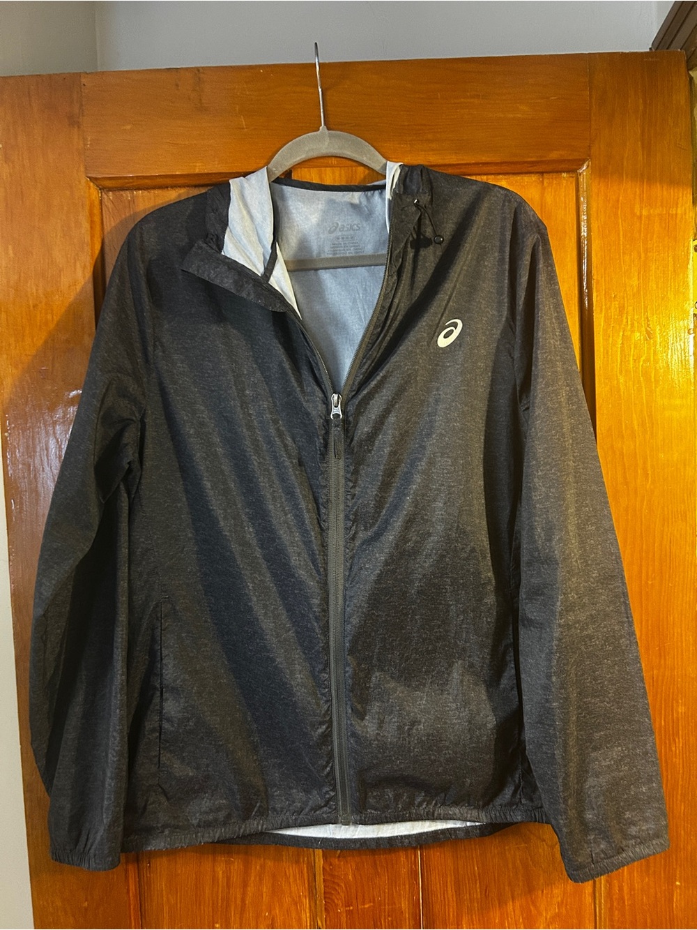 ASICS Men’s Medium Black Hooded Running Jacket Lightweight Windbreaker